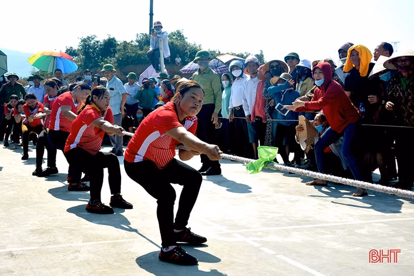 Sôi nổi giải kéo co chào mừng đại giỗ Quốc Tổ Hùng Vương năm 2021 tại Hà Tĩnh