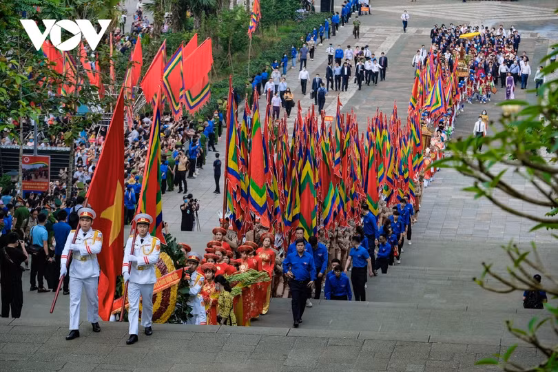 Lãnh đạo Đảng, Nhà nước dâng hương tưởng niệm các Vua Hùng