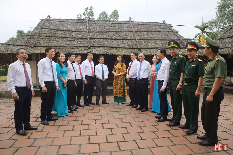 Lãnh đạo tỉnh Hà Tĩnh dâng hương tưởng nhớ cố Tổng Bí thư Hà Huy Tập