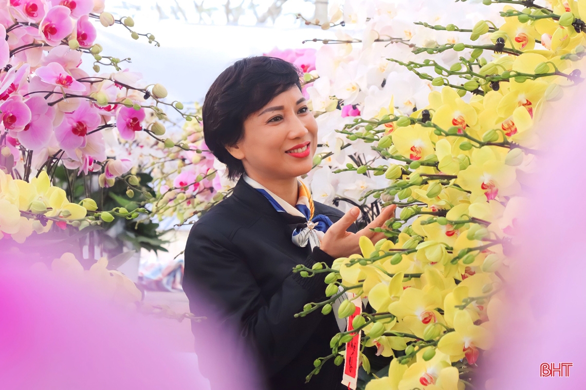 Nhộn nhịp “phố hoa” Hà Tĩnh
