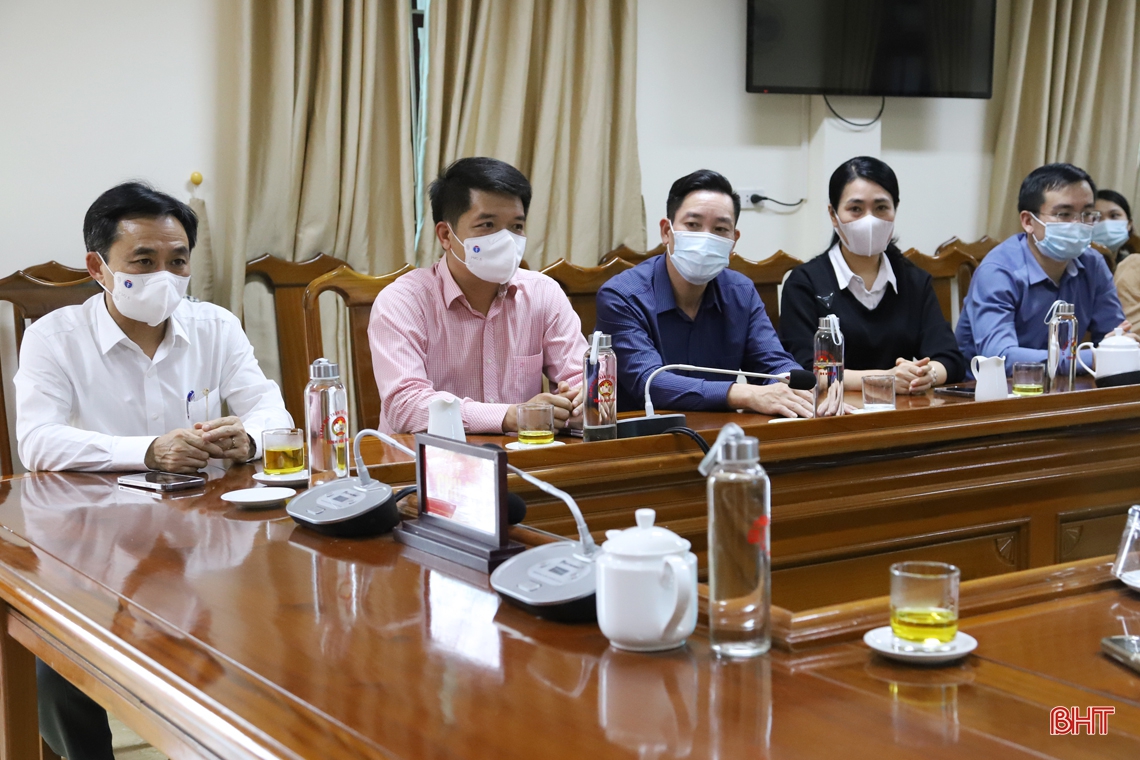 Chủ tịch Trung ương Hội Người cao tuổi Việt Nam trao 2.000 suất quà tết tại Hà Tĩnh