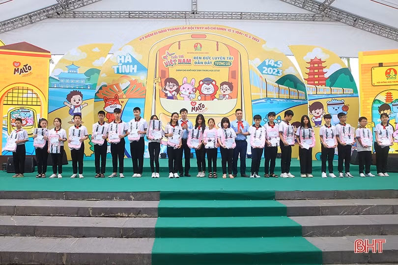 Ngày hội “Tuổi trẻ Việt Nam - rèn đức luyện tài, dẫn dắt tương lai” tại Hà Tĩnh