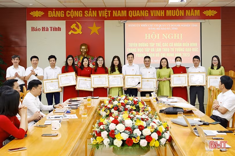 Cụ thể hóa việc học và làm theo Bác sát với thực tiễn cơ quan, đơn vị