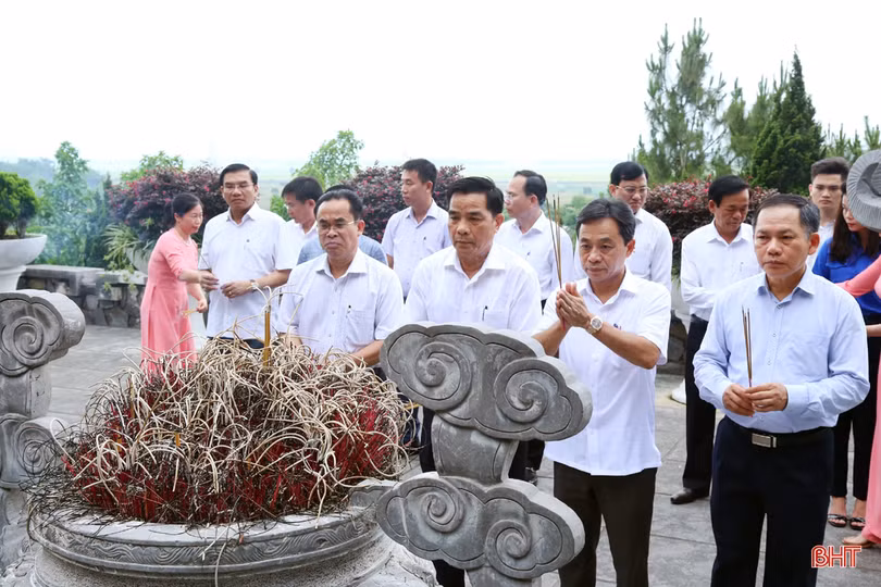 Lãnh đạo Quảng Nam, Đà Nẵng tri ân đồng chí Phan Văn Định và dâng hương các địa chỉ đỏ tại Hà Tĩnh