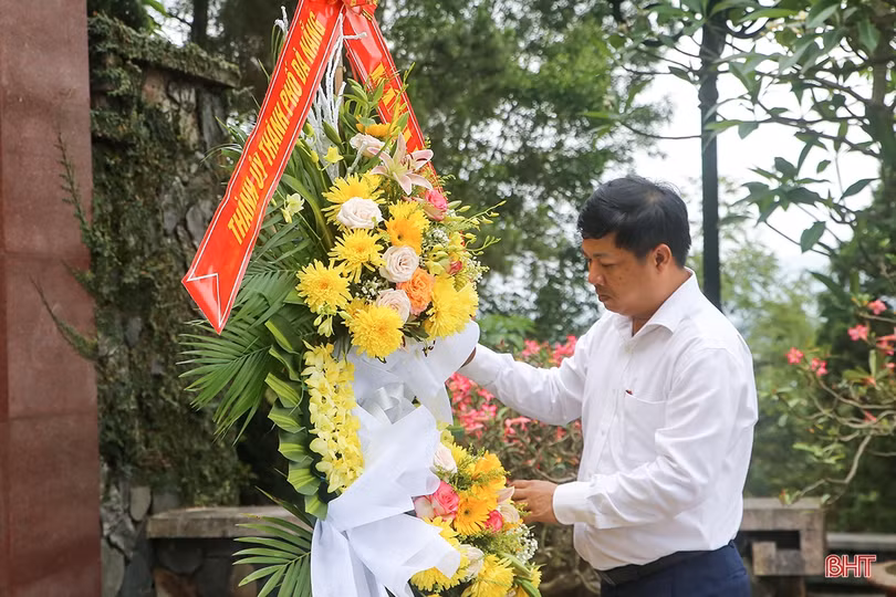 Lãnh đạo Quảng Nam, Đà Nẵng tri ân đồng chí Phan Văn Định và dâng hương các địa chỉ đỏ tại Hà Tĩnh