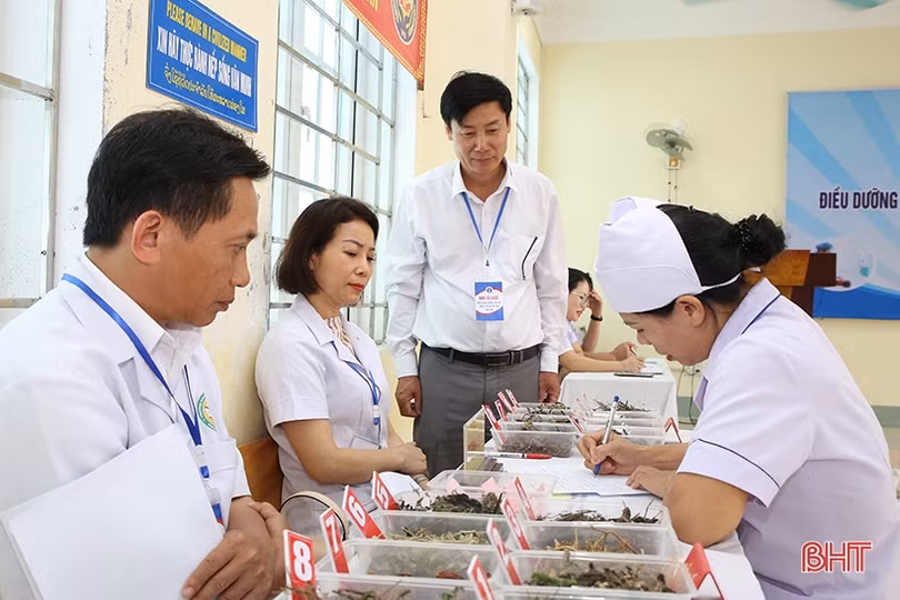 Sôi nổi hội thi điều dưỡng, hộ sinh trạm y tế giỏi