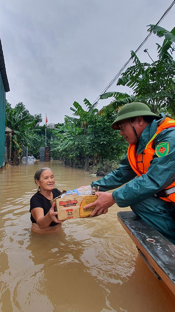Người dân “tâm lũ” Hà Tĩnh nặng nghĩa ân tình với đồng bào Nghệ An