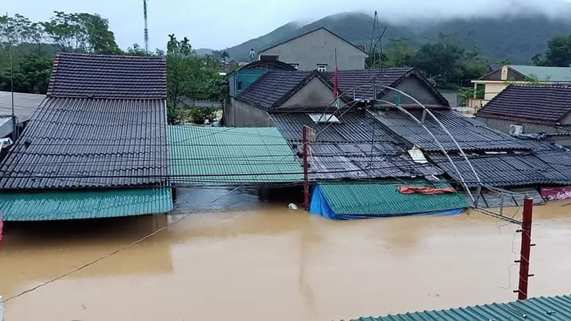 Người dân “tâm lũ” Hà Tĩnh nặng nghĩa ân tình với đồng bào Nghệ An