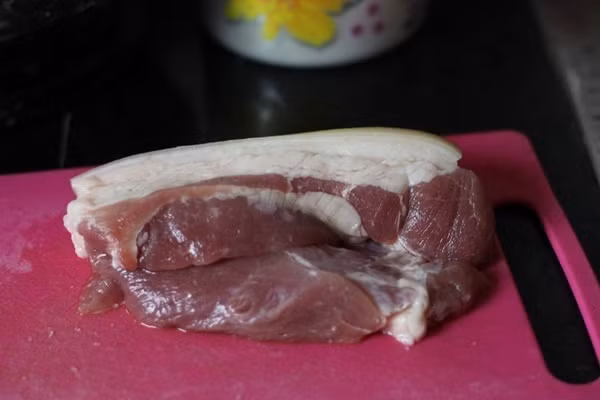 Thịt chiên ngũ vị đậm đà ngon cơm
