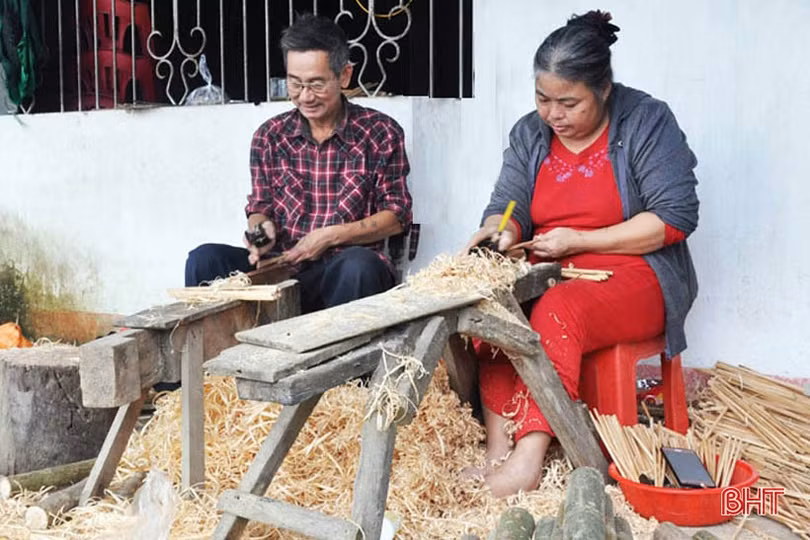 Làng làm đũa Phúc Trạch thâu đêm chuẩn bị hàng tết