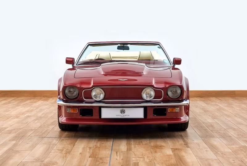 Xe cổ Aston Martin V8 Volante 1988 của David Beckham được rao bán