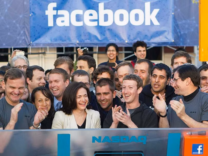 Facebook giúp Mark Zuckerberg giàu thế nào?
