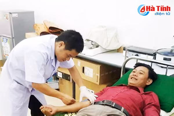 bi thu doan xa 16 lan hien mau nhan dao