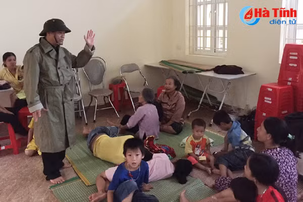 video ha tinh gio van vu mua ngut troi truoc gio bao do