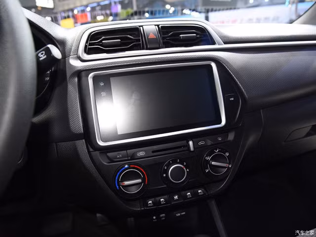 phien ban binh dan cua hyundai accent duoc bay ban voi gia chua den 180 trieu dong