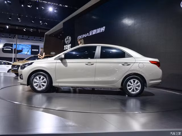 phien ban binh dan cua hyundai accent duoc bay ban voi gia chua den 180 trieu dong