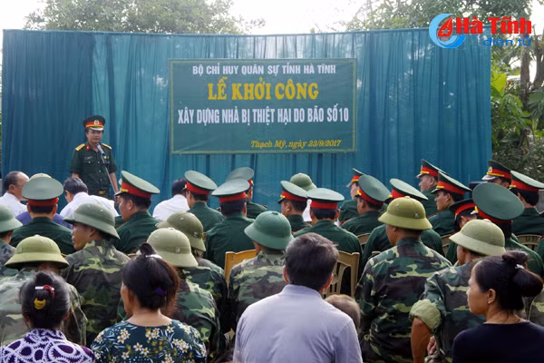 bo chqs ha tinh xay lai nha hu hong trong bao cho ho dan loc ha