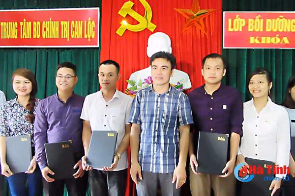 phat trien dang vien o ha tinh bao dong tinh trang gia hoa