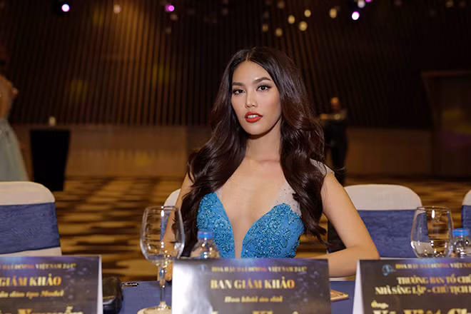 ngam 40 co gai dep vao ban ket hoa hau dai duong 2017