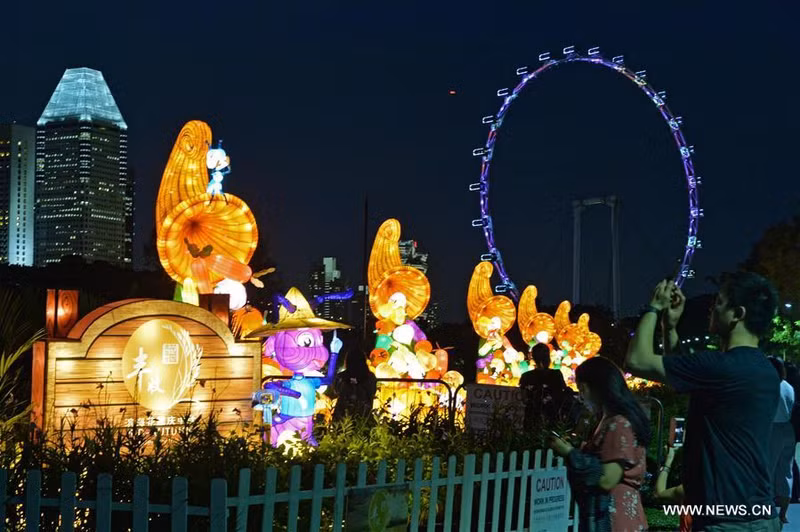 sac mau trung thu ngap tran duong pho nhieu quoc gia chau a