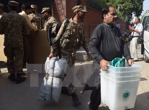 pakistan bo phieu bau bo sung ghe nghi sy thay the thu tuong sharif