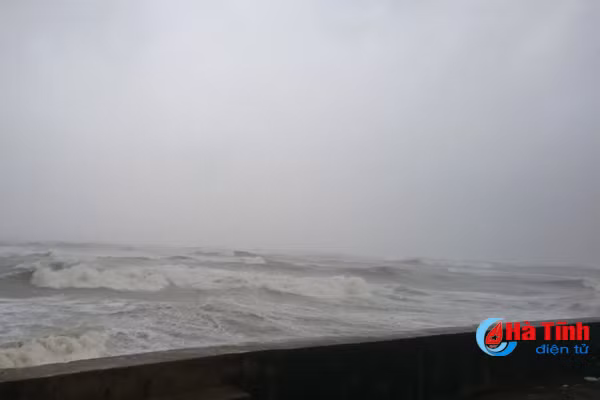 video ha tinh gio van vu mua ngut troi truoc gio bao do