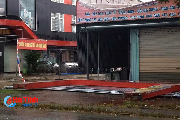 video ha tinh gio van vu mua ngut troi truoc gio bao do