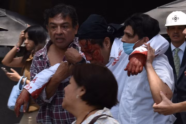 photo dong dat mexico cac anh hung giap mat than chet de cuu nguoi