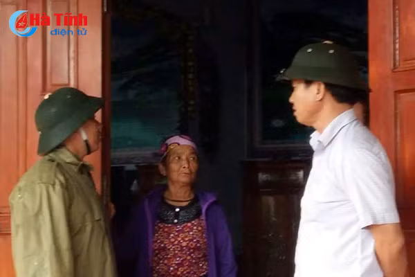 video ha tinh gio van vu mua ngut troi truoc gio bao do