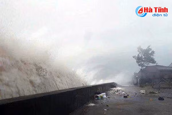 video ha tinh gio van vu mua ngut troi truoc gio bao do