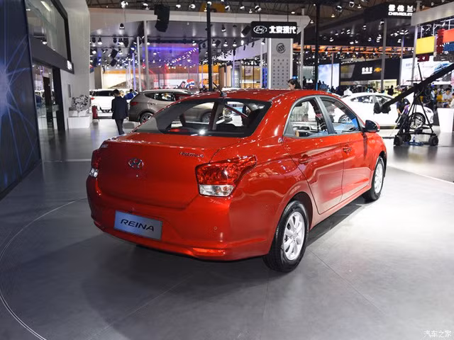 phien ban binh dan cua hyundai accent duoc bay ban voi gia chua den 180 trieu dong