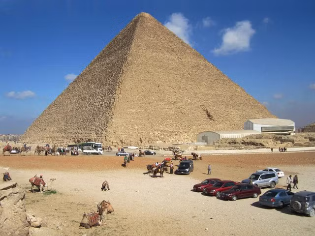 thuc hu mat that ben trong ky quan bi an the gioi kim tu thap giza