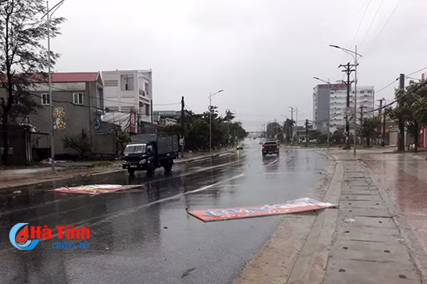 video ha tinh gio van vu mua ngut troi truoc gio bao do
