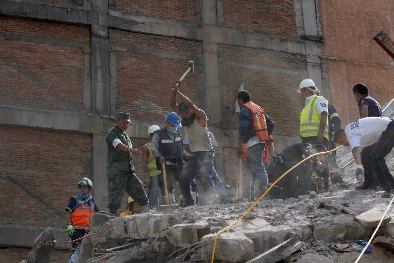 hien truong tan hoang sau dong dat khien 149 nguoi thiet mang o mexico