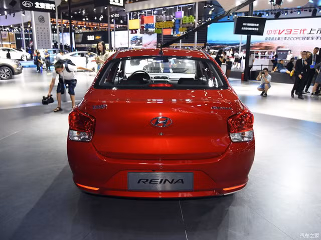 phien ban binh dan cua hyundai accent duoc bay ban voi gia chua den 180 trieu dong