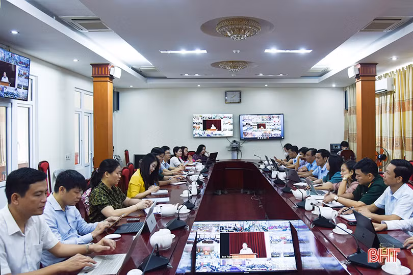 Đẩy mạnh tuyên truyền người dân tiêm vắc-xin phòng, chống COVID-19
