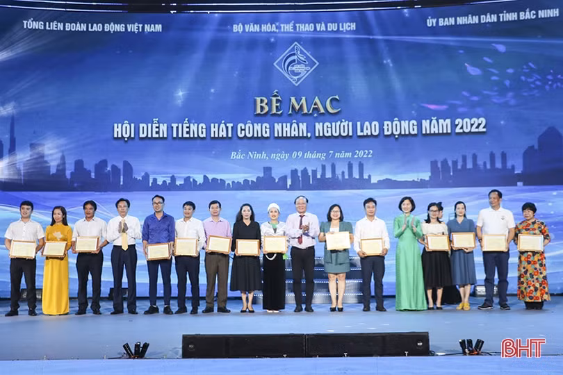 Hà Tĩnh giành 3 huy chương tại Hội diễn “Tiếng hát công nhân, người lao động năm 2022” toàn quốc