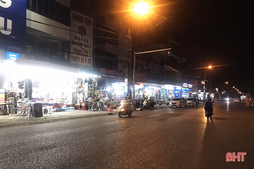 Cần sớm xử lý tình trạng tái lấn chiếm vỉa hè trên đường Hải Thượng Lãn Ông
