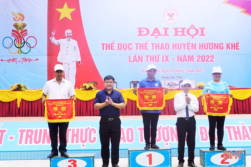 Hơn 500 vận động viên tham gia Đại hội Thể dục Thể thao huyện Hương Khê lần thứ IX