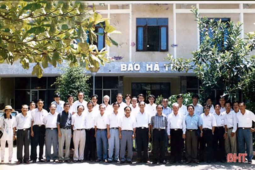 Cán bộ, phóng viên Báo Hà Tĩnh: Thắp lửa tình yêu nghề trong những tháng năm gian khó