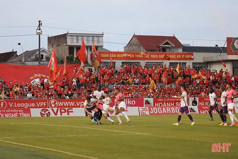 Hồng Lĩnh Hà Tĩnh thắng Bình Dương 3-1, leo lên vị trí thứ 4 ảnh 11 Hồng Lĩnh Hà Tĩnh thắng Bình Dương 3-1, leo lên vị trí thứ 4