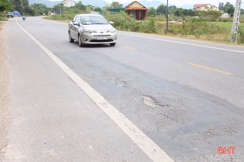 Hà Tĩnh: Mặt đường tỉnh 550 hư hỏng cục bộ