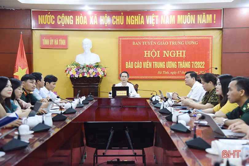 Đẩy mạnh tuyên truyền người dân tiêm vắc-xin phòng, chống COVID-19