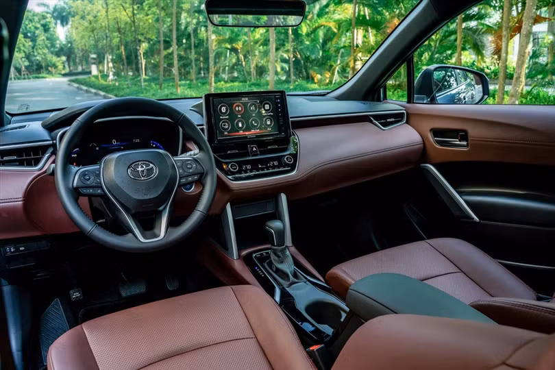 Giá lăn bánh dưới 1 tỉ đồng, chọn Honda HR-V hay Toyota Corolla Cross?
