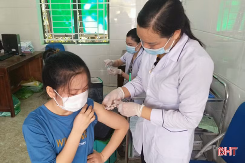 Ban Thường vụ Tỉnh ủy Hà Tĩnh ra công điện tăng cường tiêm vắc xin phòng bệnh COVID-19