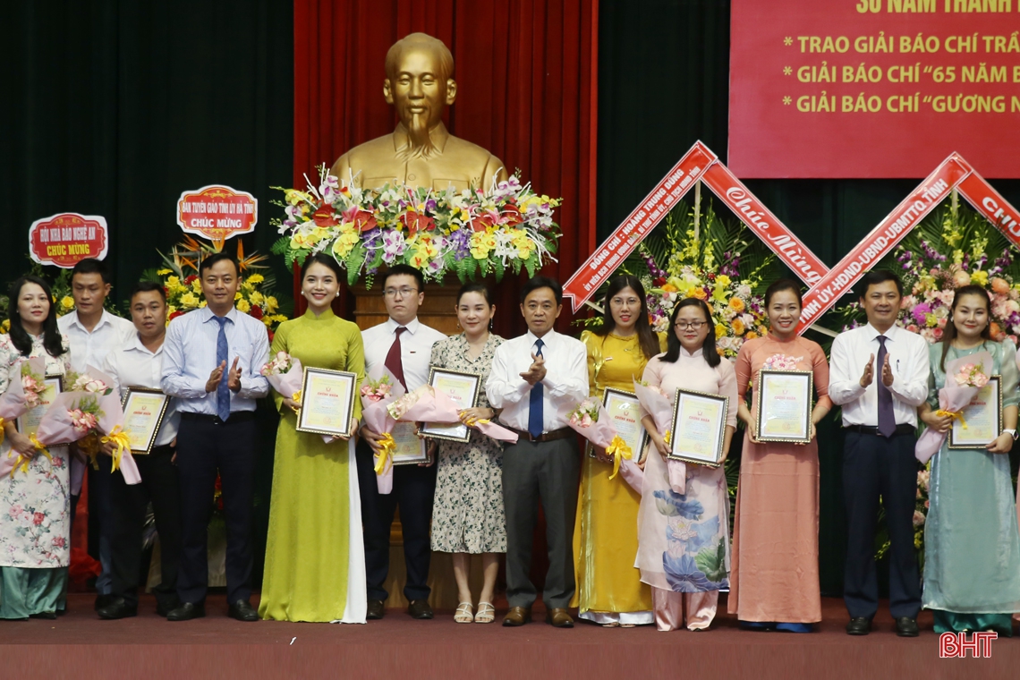 Hà Tĩnh vinh danh 76 tác phẩm báo chí xuất sắc