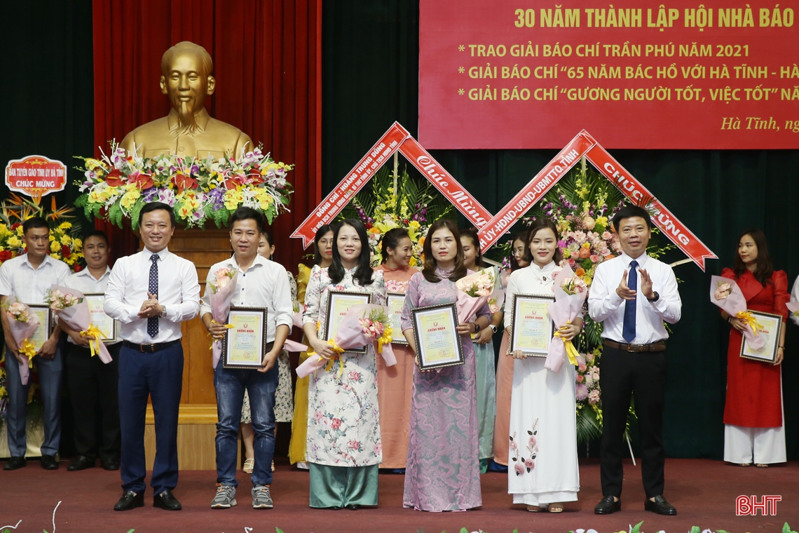 Hà Tĩnh vinh danh 76 tác phẩm báo chí xuất sắc