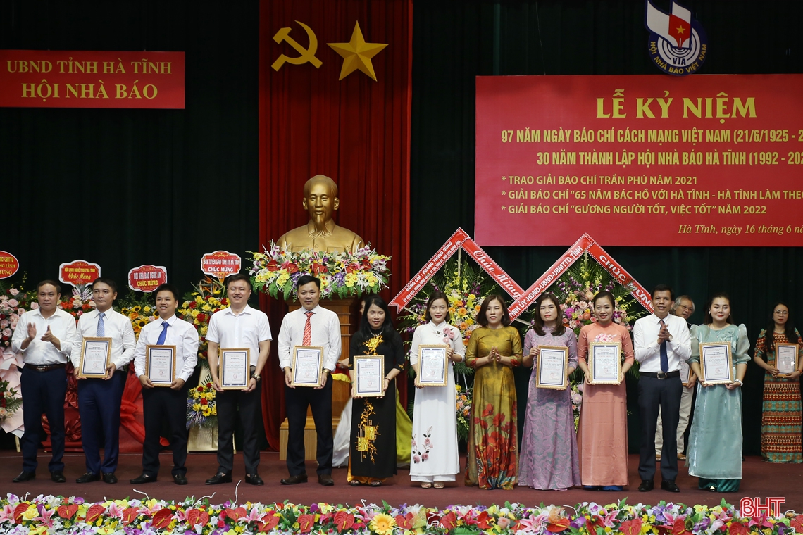 Hà Tĩnh vinh danh 76 tác phẩm báo chí xuất sắc