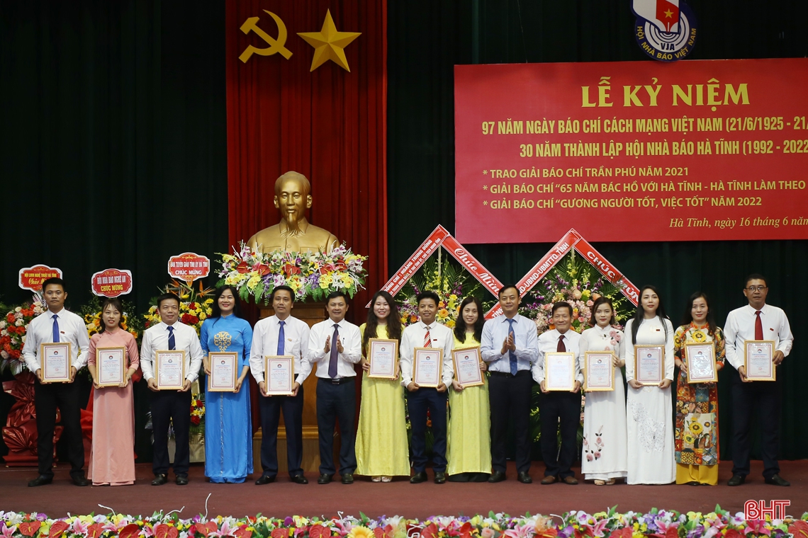 Hà Tĩnh vinh danh 76 tác phẩm báo chí xuất sắc