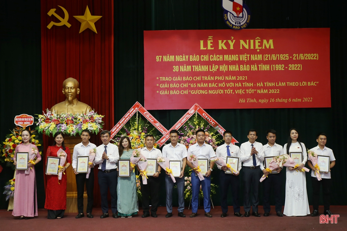 Hà Tĩnh vinh danh 76 tác phẩm báo chí xuất sắc